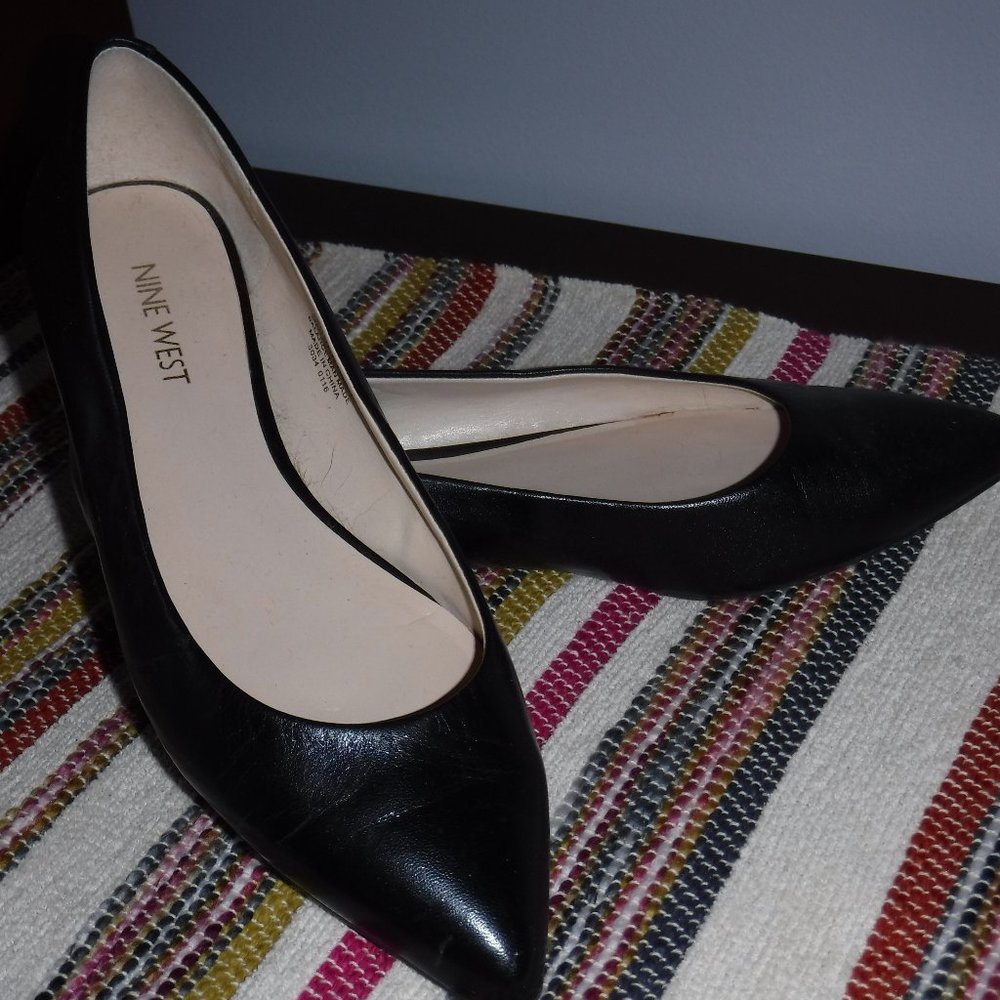 Nine West Ladies Flats Sz 8